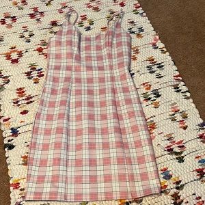 A tight pink dress!! It is perfect for summer and adorable !